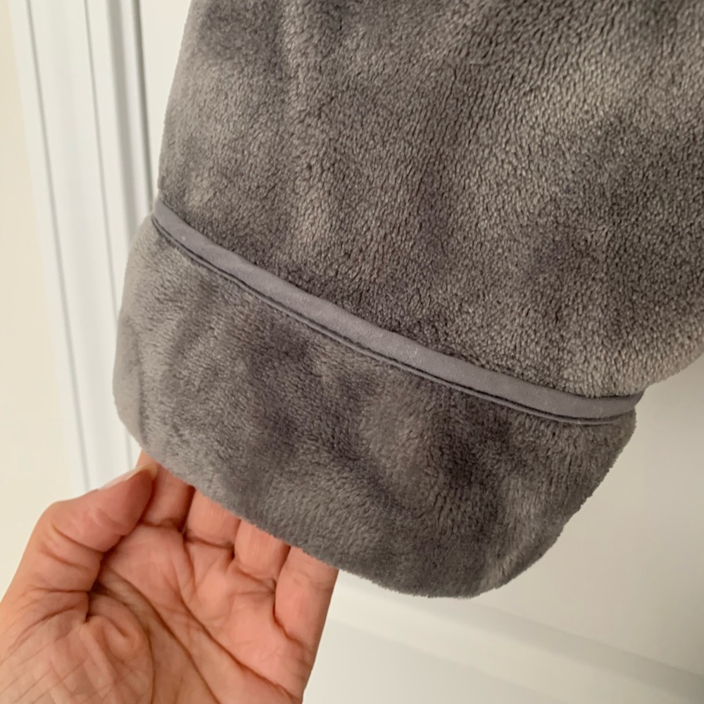 Brookstone ‘NAP’ Robe - Picture 2 of 5